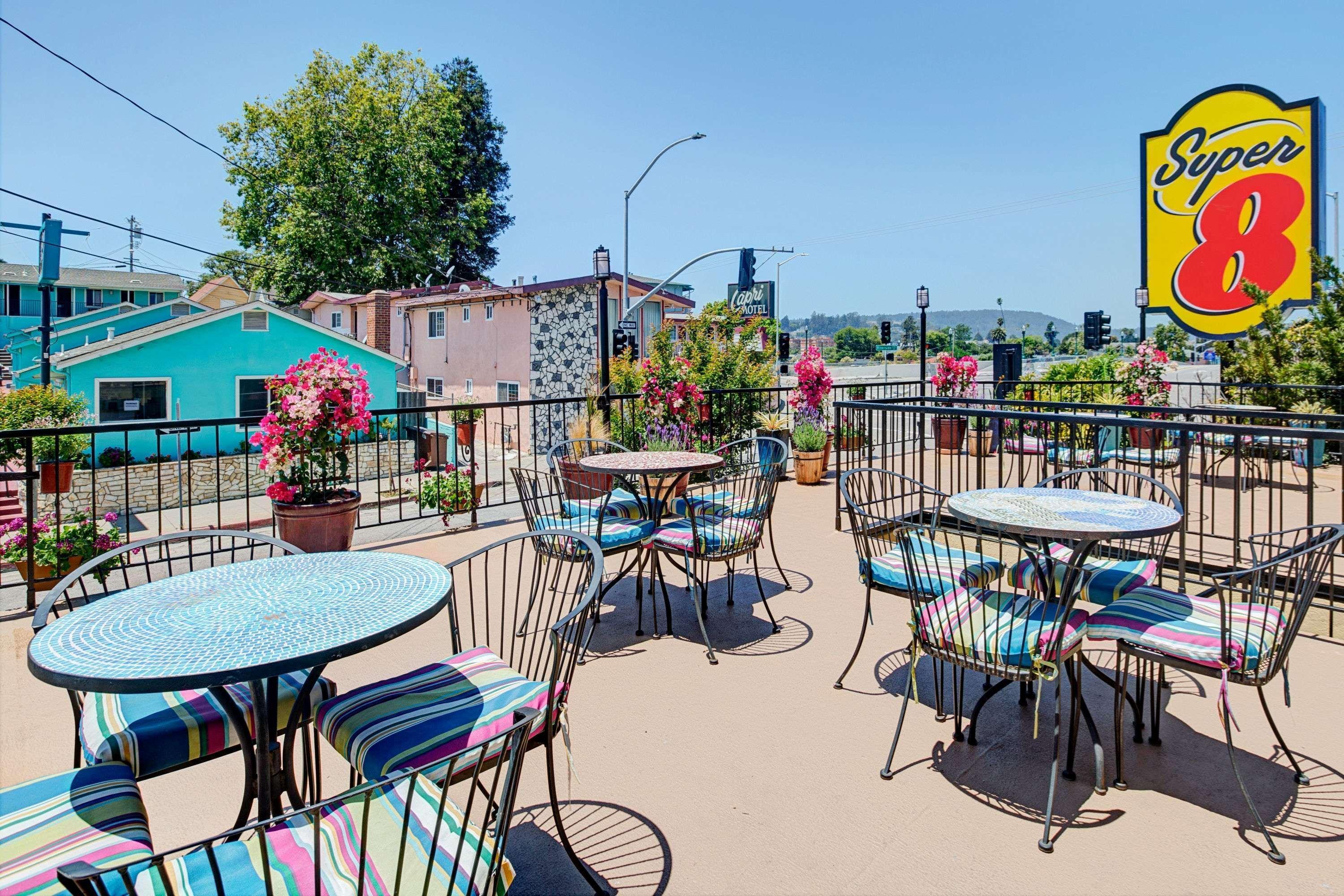 Super 8 By Wyndham Santa Cruz Beach Boardwalk Exterior photo